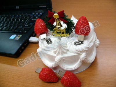 Strawberry Christmas cake USB hub