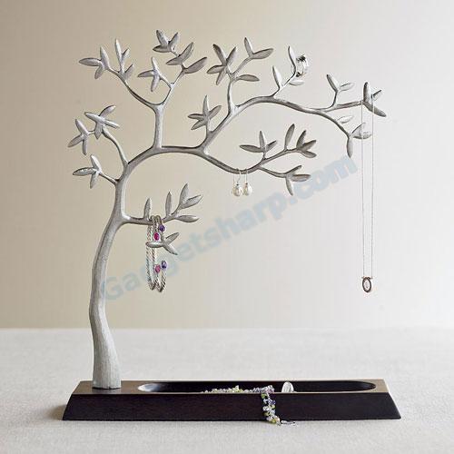 Sculpted jewelry tree