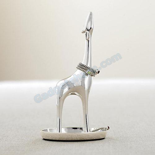 Baby giraffe ring holder