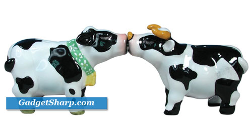 Mwah Magnetic Cow and Bull Salt and Pepper Shaker Set