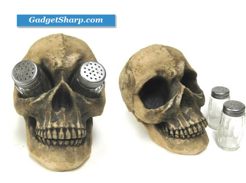 Creepy Human Skull Salt & Pepper Shaker Set